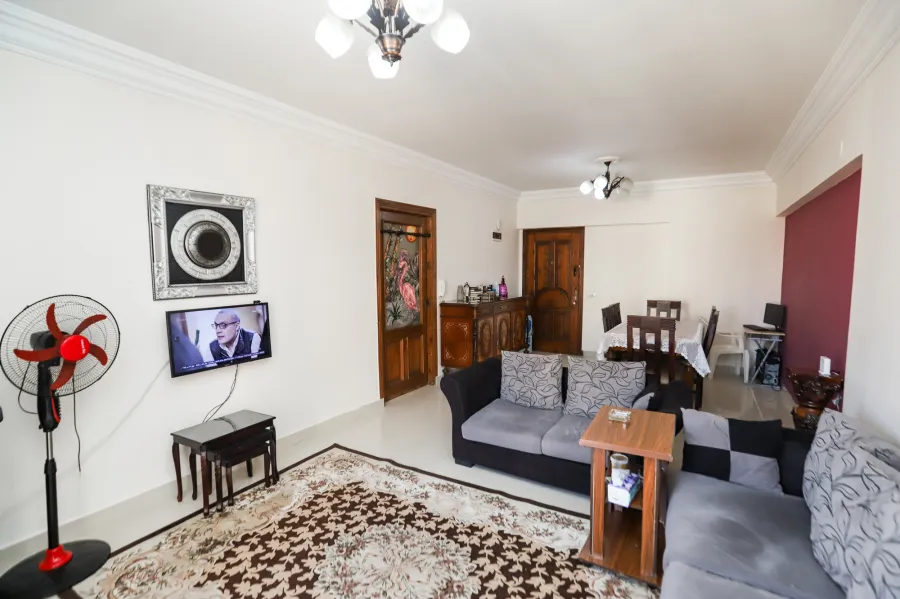 شقة للبيع 110م لوران ( 2 نمرة من البحر )