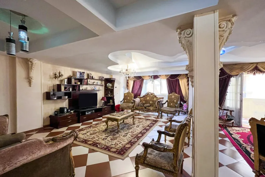 شقة للبيع 185 م جناكليس (ش مرتضي)