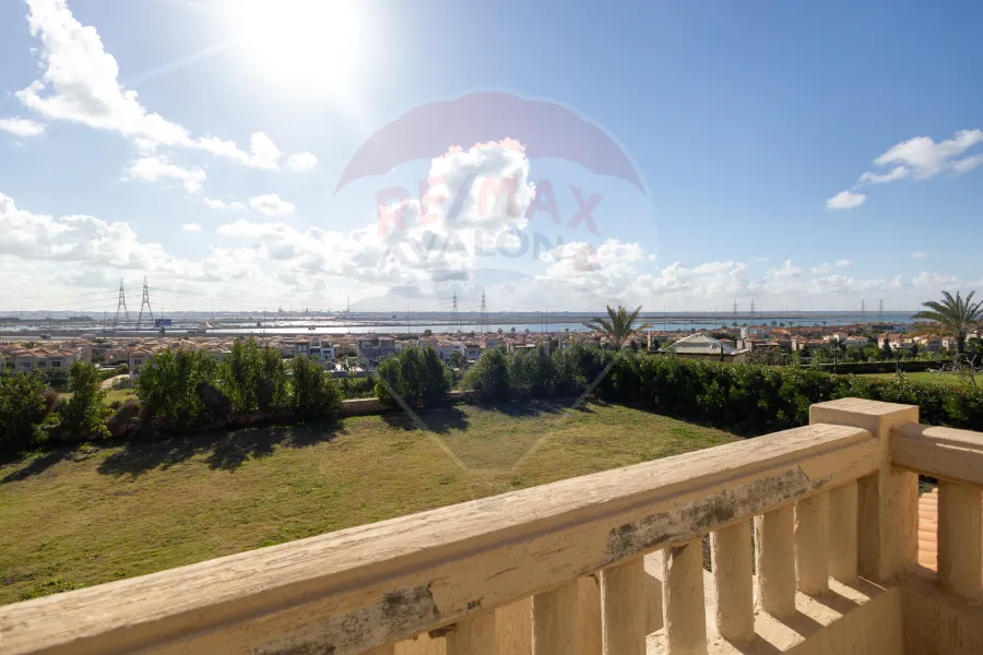 فيلا ستاند الون للبيع 1,300 م كينج مريوط (اليكس ويست - انطونيادس نموذج V2)