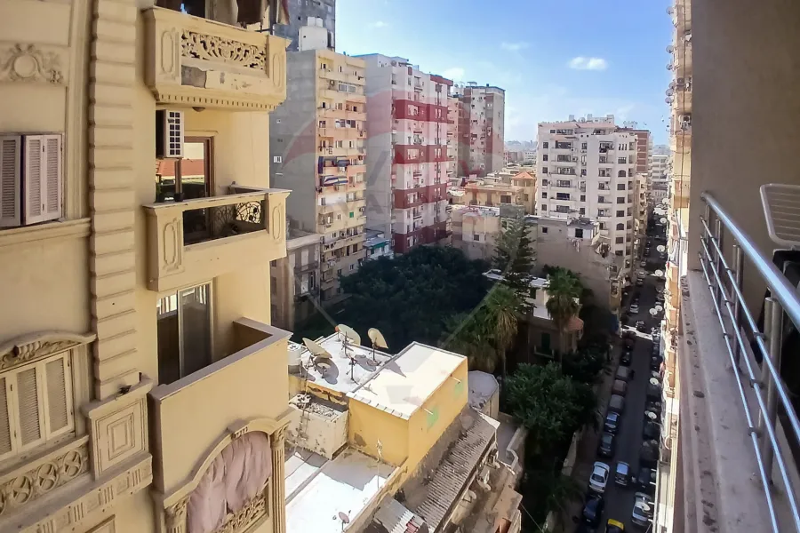 شقة للبيع 150 م كامب شيزار (ش محمد فؤاد جلال)