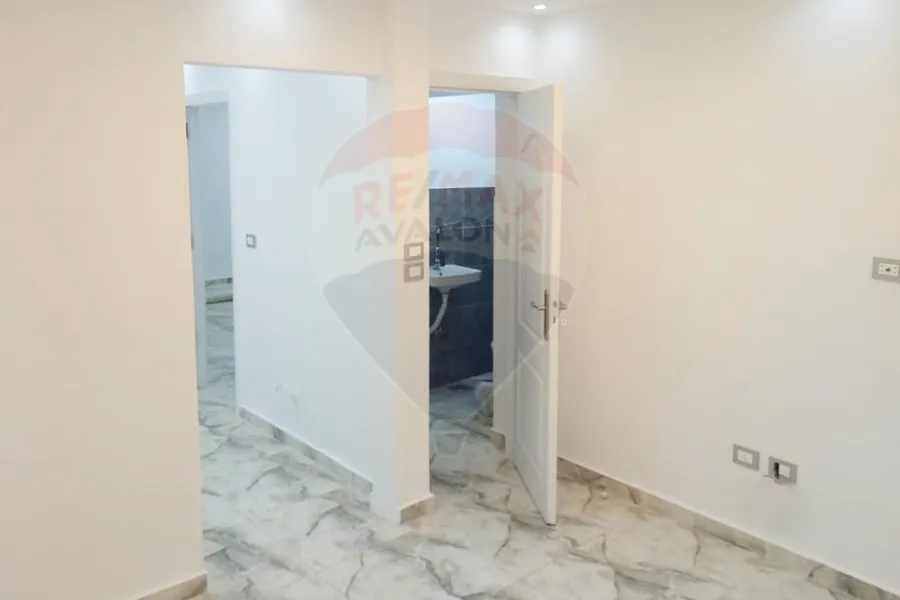 مقر إداري للايجار 100 م محطة الرمل (ش شاكور)