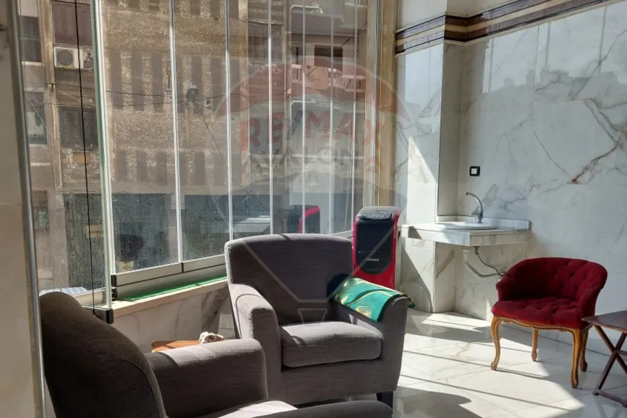 محلات للإيجار 18 م ، 32 م سابا باشا (خطوات من البحر)