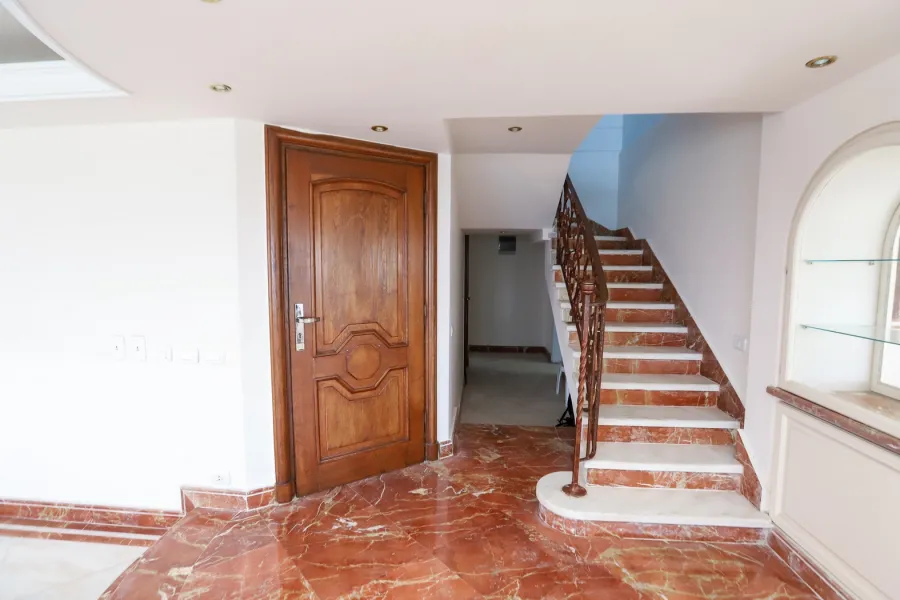 شقة دوبلكس مرخصة للبيع 307م سبورتنج (على البحر مباشرة)ً