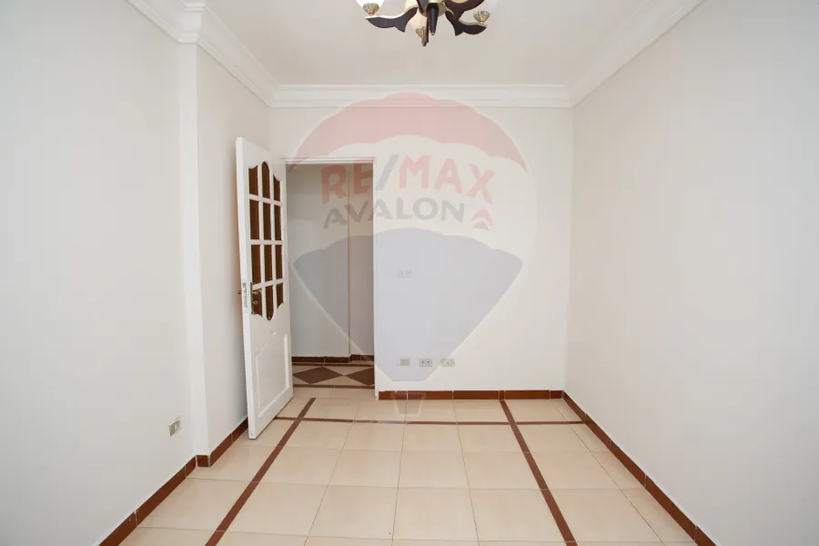 Apartment for rent 115 m Sidi Gaber (Steps from the sea and Al-Mosheer Street)