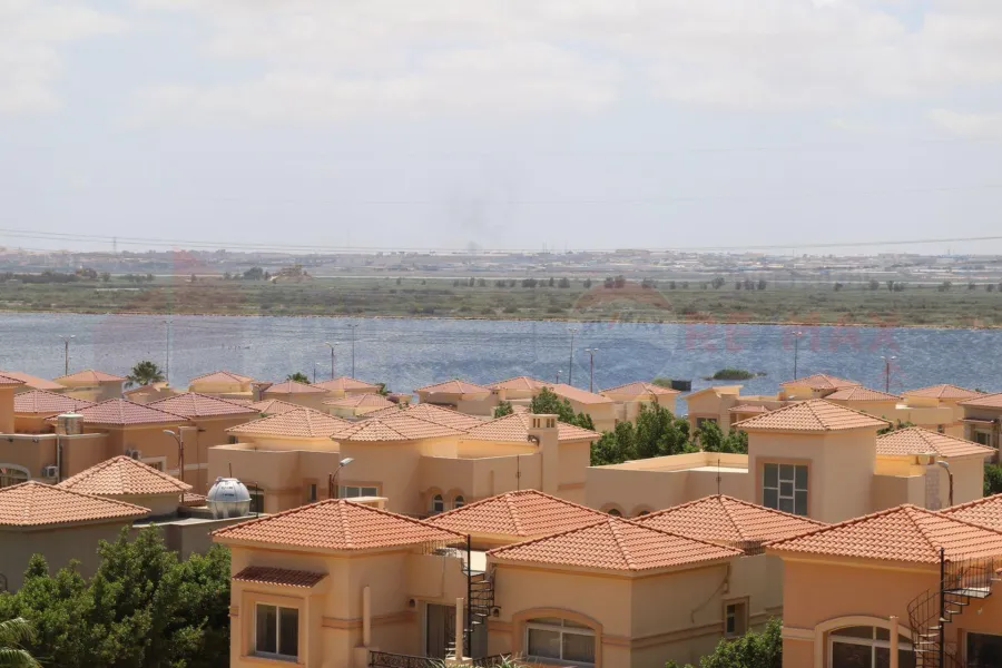 فيلا ستاند الون للبيع 890 م كينج مريوط (اليكس ويست - منطقة أنطونيادس)