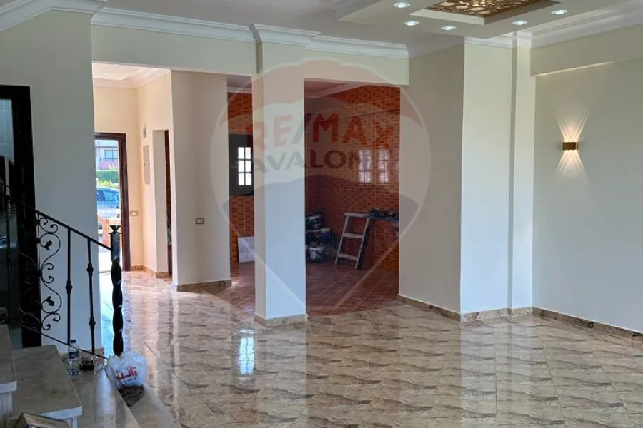 فيلا ستاند الون للبيع (قرية فالنسيا - الكيلو 57) 350 م