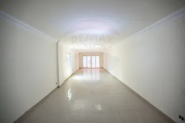 شقة للبيع 235 م سموحة (خطوات من مصطفي كامل وش بهاء الدين الغتوري)