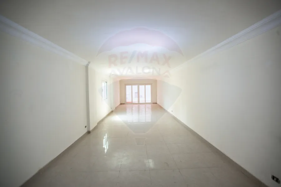 شقة للبيع 235 م سموحة (خطوات من مصطفي كامل وش بهاء الدين الغتوري)