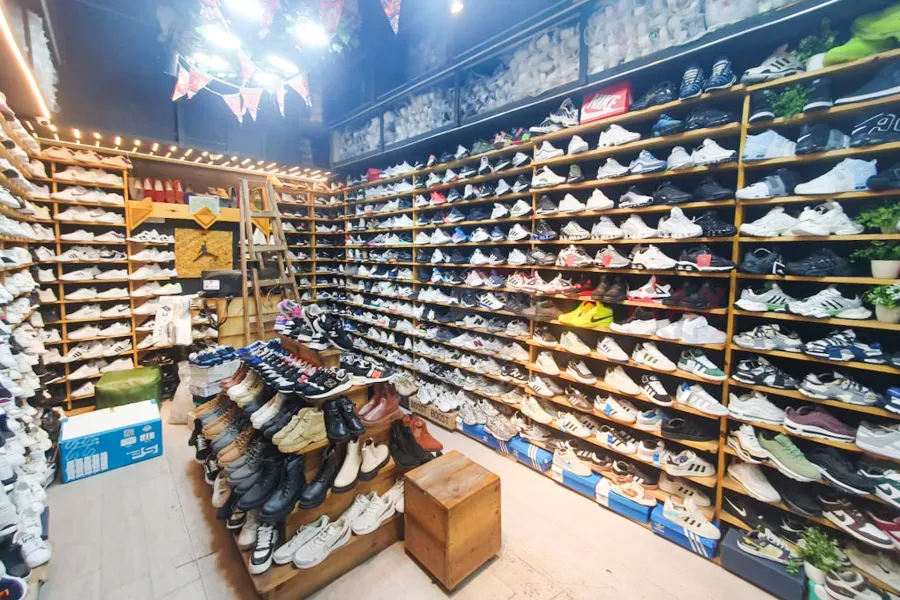 Shop for sale 27 m Janakles (Mortada St. - steps from Abu Qir St.)