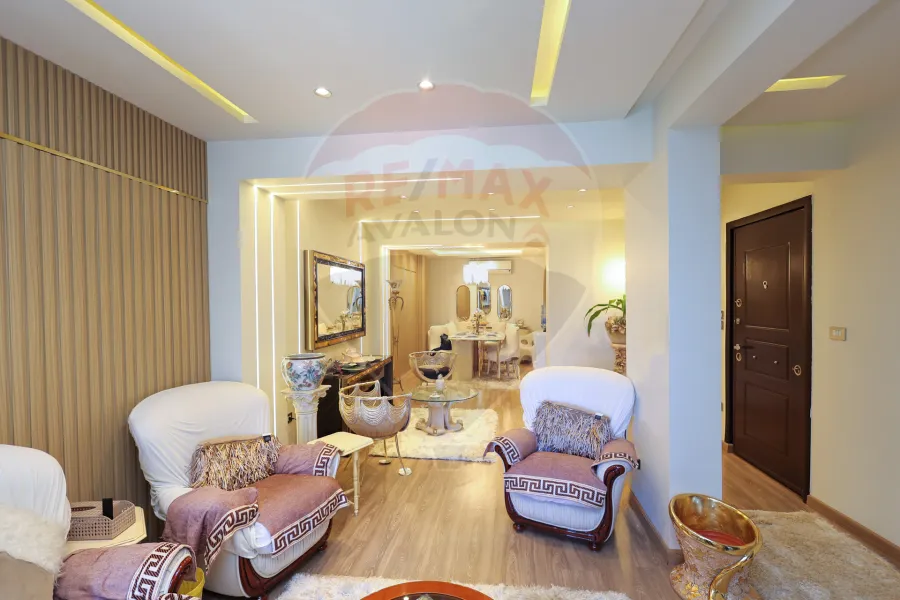 Apartment for rent 150 m Stanly (Directly on the sea)