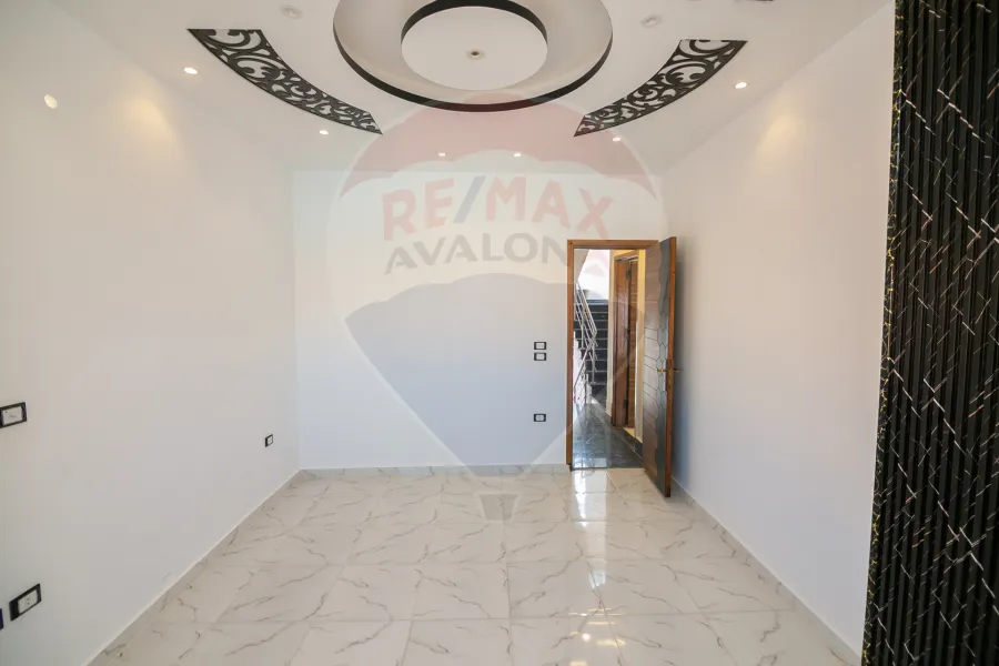 فيلا ستاندالوان للبيع (بيرلا مارينا) 330 م