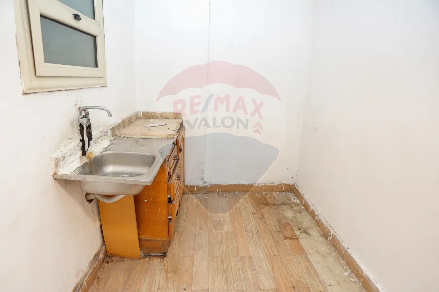 شقة للإيجار 315 م  كفر عبده (ش قرداحى - خطوات من شارع ابوقير الرئيسي)