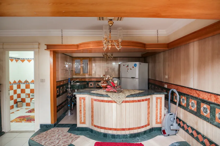 شقة للبيع 300م سموحة (ش زكى رجب الرئيسى)