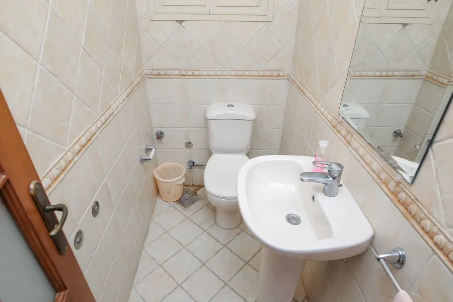 وحدة إداري للبيع 83م سموحة  (كوبري 14 مايو - عمارات الوطنية)