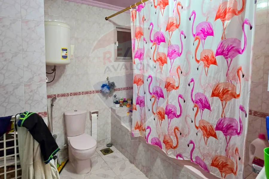 شقة للبيع 90 فلمنج (بجوار مستشفى المبرة)