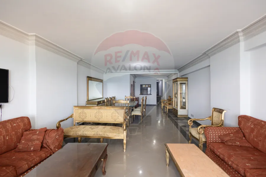 Apartment for sale 200 m Al-Mandara (directly on the sea)