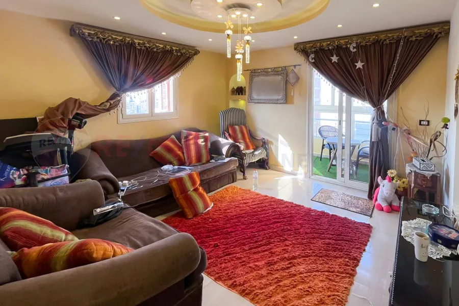 شقة للبيع 150 م صافي  كامب شيزار (ش عبد المنعم سند)