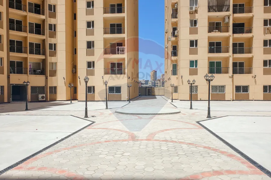 شقة للبيع 135 م سموحة الجديدة (بجوار جولدز جيم) - نصف تشطيب