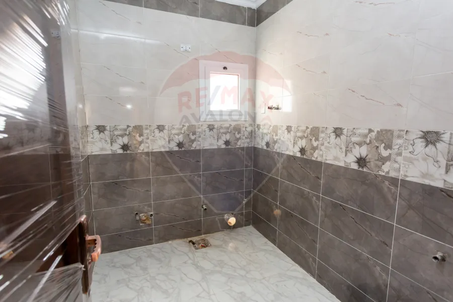 فيلا ستاند الون للبيع كينج مريوط (خلف المعهد العالي بالكينج) 500 م