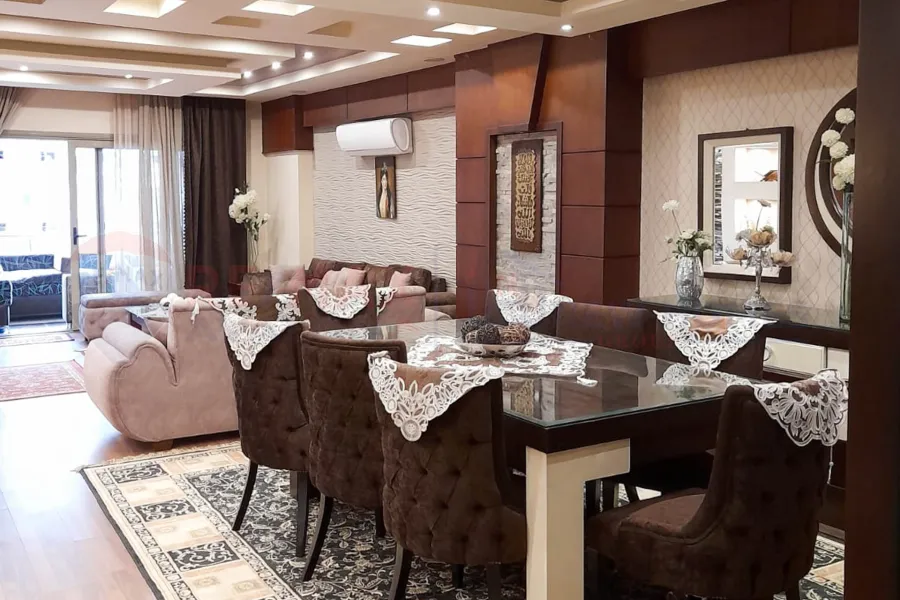 شقة للبيع 210 م السرايا (ثاني نمرة من البحر)