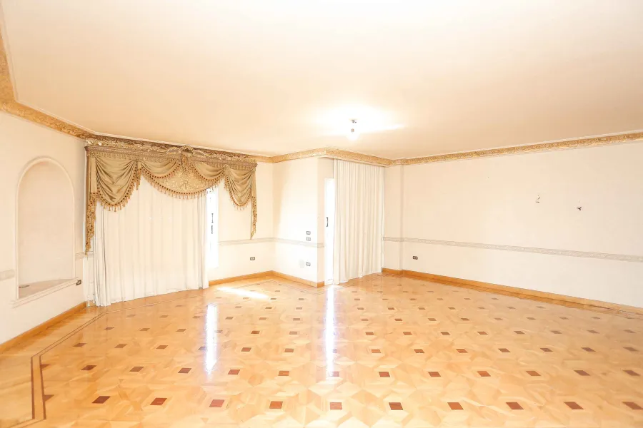 شقة دوبلكس للبيع 588م سموحة (ش بهاء الدين الغتورى)