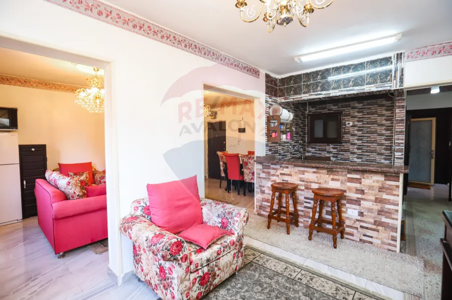 شقة للبيع 110 م ميامى ( ش بن النقيب متفرع من شارع 45)