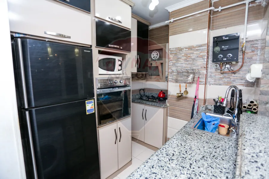 شقة للبيع 100م  صافي ميامي  (خطوات من اسكندر ابراهيم )