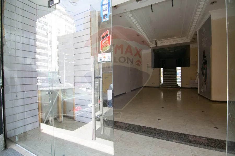 محل للإيجار 103 م لوران (على الترام مباشرة)