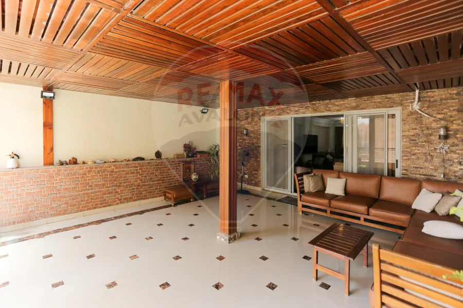 شقة للبيع 230 م + 48 م تراس  سموحة (حي الفيلات - عمارة براند)