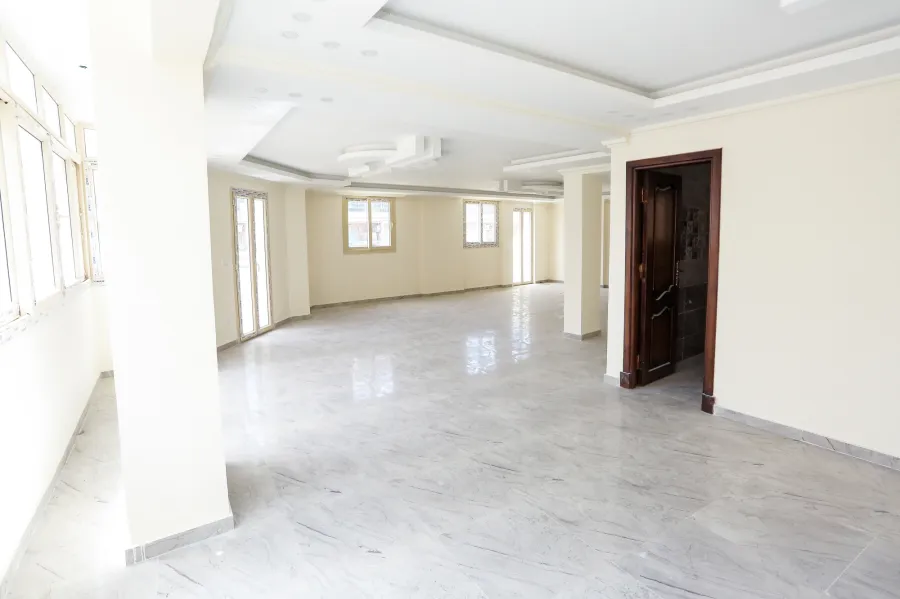 شقة دوبلكس مسجلة شهر عقارى للبيع 400 م لوران (ش شعراوى علي الترام مباشرة)