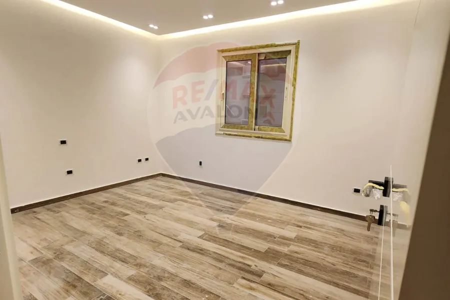 شقه للبيع 138 م  سموحه ( كومباوند حدائق السرايا )