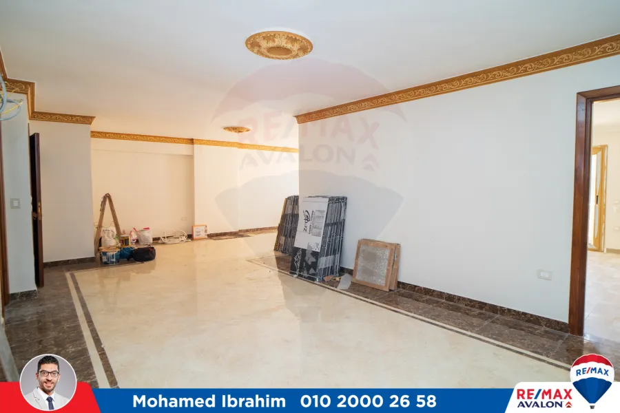 شقة اداري للايجار 220 م سموحة (ش ادمون فريمون)