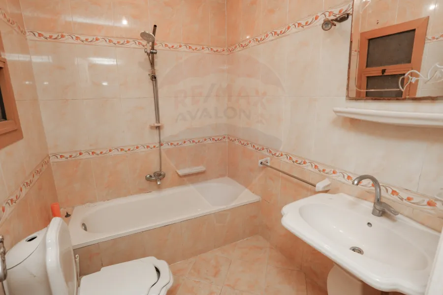 شقة للإيجار المفروش 142م  سموحة (شارع هيلتون بلازا)