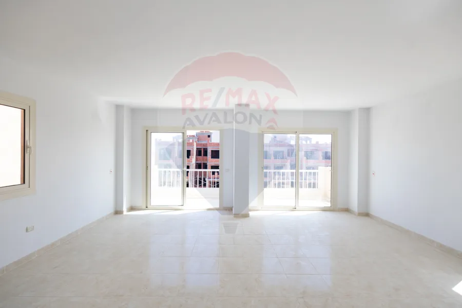 شاليه للبيع الساحل (سيدى عبد الرحمن - قرية اجورا)