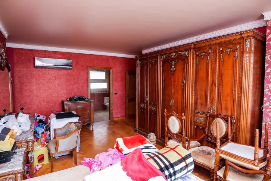 شقة للايجار 300م ستانلى (ش عبد العزيز فهمى)