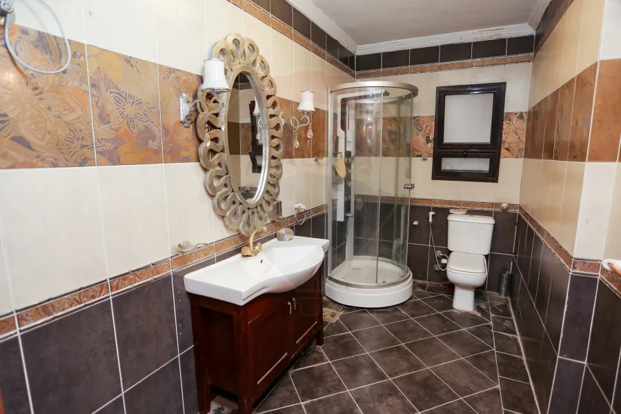 شقة للبيع 285 م لوران (ش عبد السلام عارف)