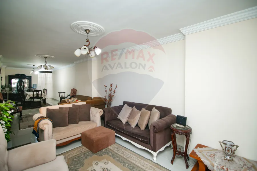 شقة للبيع 155 م محرم بك (ش زين العابدين)