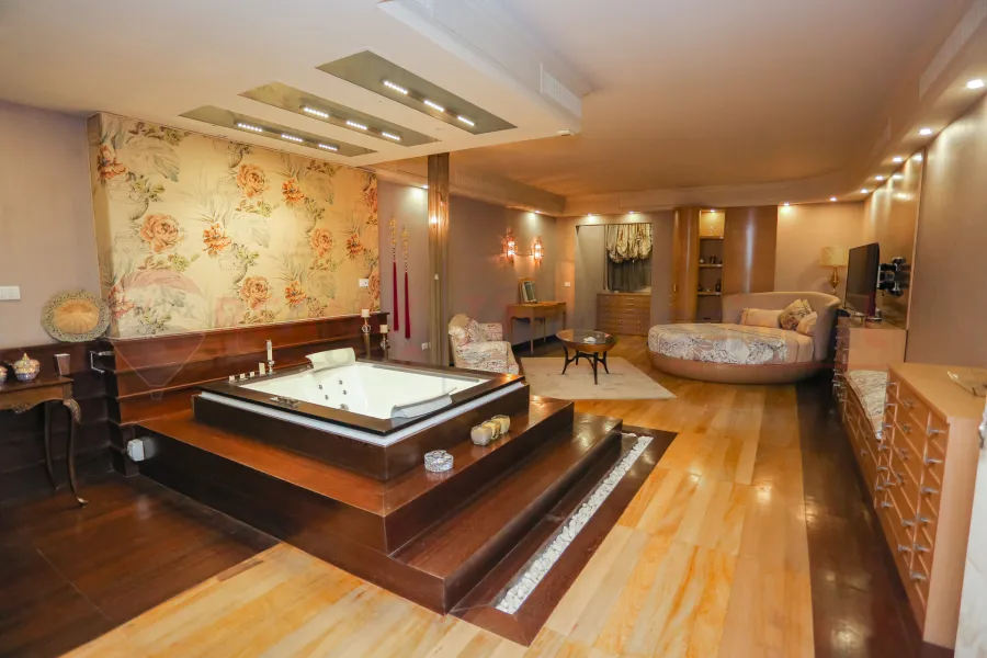 Apartment for sale 600 m San Stefano (Al-Nahhas Building - directly on the sea)