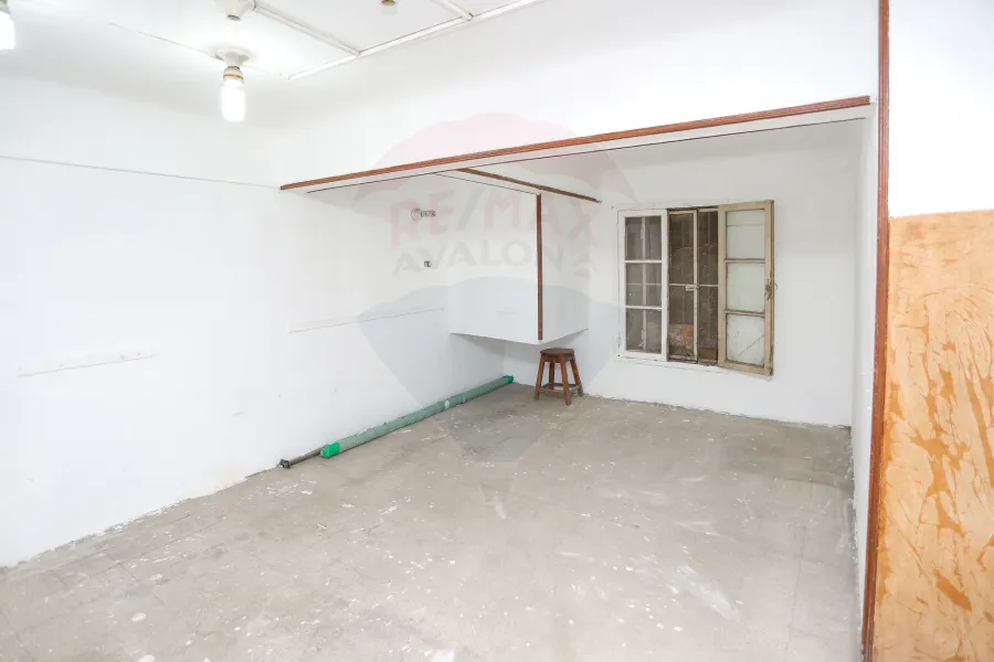 Shop 45 m + Up Floor 25 m for rent Bahri (on the tram - next to Farouk coffee)