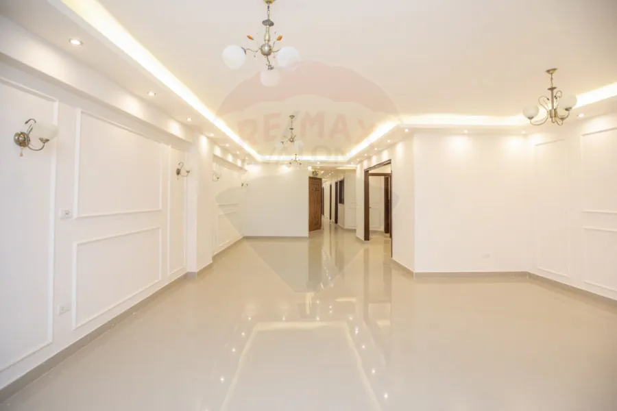 شقة للايجار 220 م كفر عبده (ش سانت جينى)