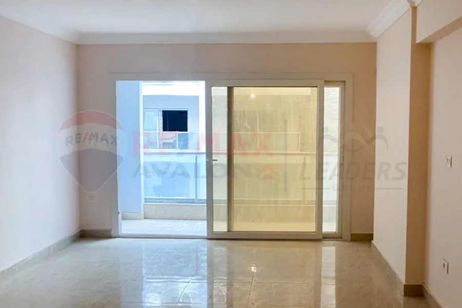 شقة للإيجار202 م سموحة (جراند فيو)