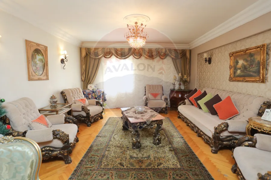 Furnished apartment for Rent 175 m Zezinia (Steps from Abo Qir st.)