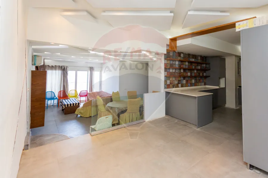 شقة للبيع 176 م كامب شيزار (على البحر مباشرة)