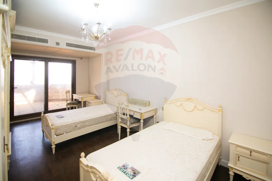 شقه دوبلكس للبيع 650 م لوران (ش عبدالسلام عارف)