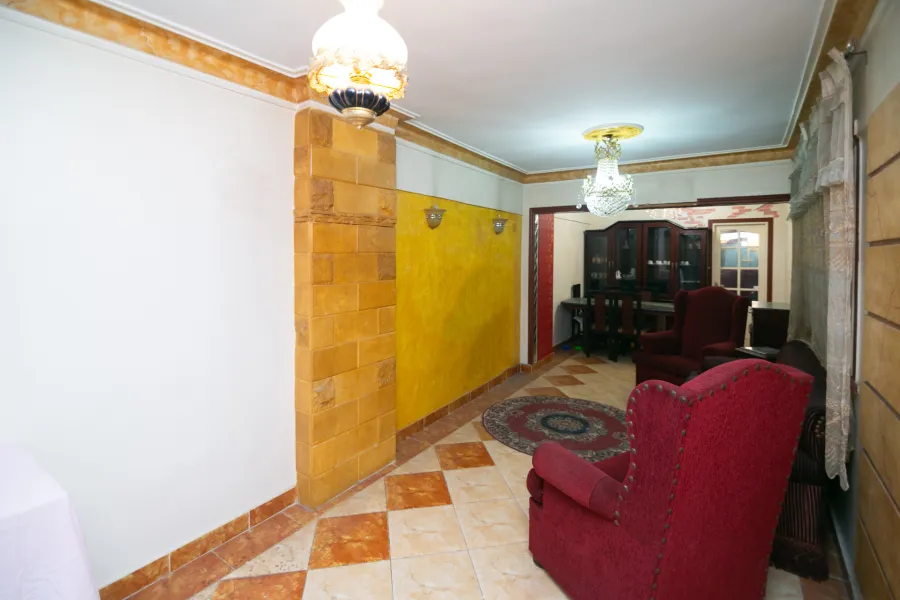 شقة للبيع 135 م سيدي بشر (ثالث نمرة من ش جمال عبدالناصر)