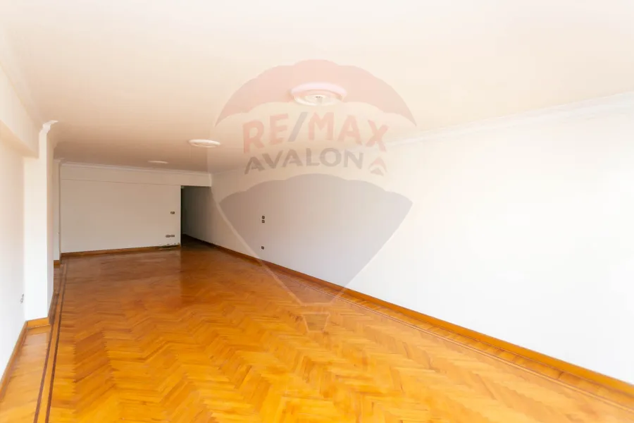 شقة للبيع 235 م كفر عبده (ش سكينة بنت الحسين)