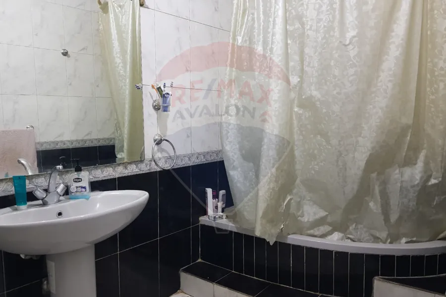 شقة للبيع 215 م فيكتوريا ( ش الجلاء )