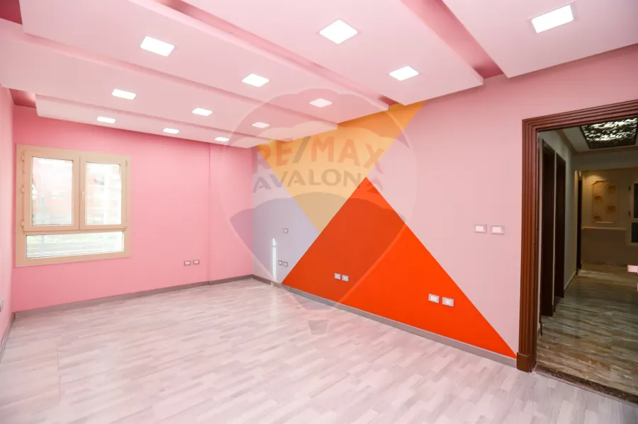 شقة للبيع 186 م سموحة ( ش توت عنخ امون)