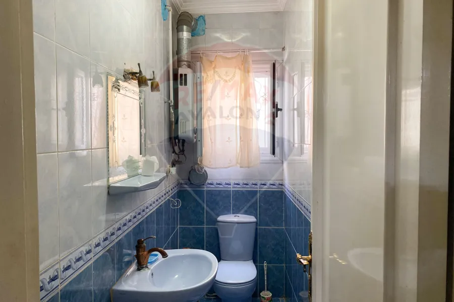 شقة للبيع 250 م جناكليس (ش أبوقير)