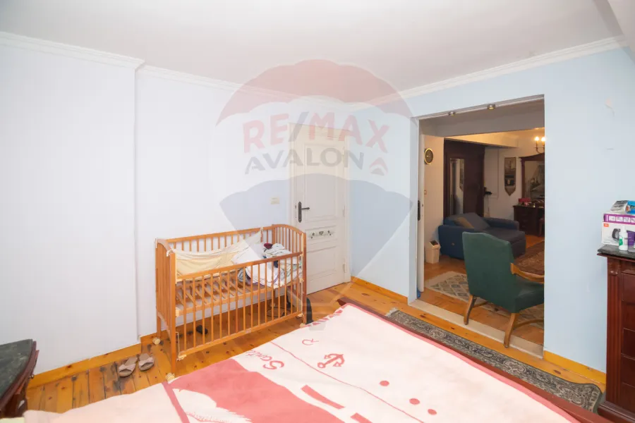 شقة دوبلكس للبيع 300 م الازاريطة (ش الاسكندر الاكبر - خطوات من البحر )